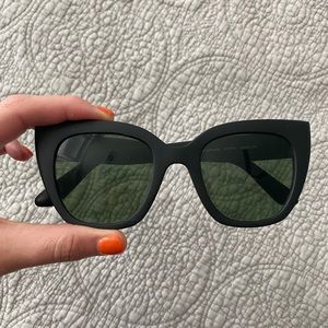 Toms never worn sunglasses